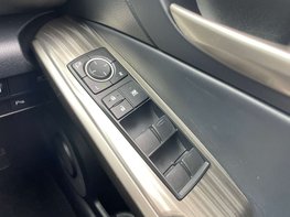 Lexus Is 2.5 IS 300h Advance CVT 4dr 61