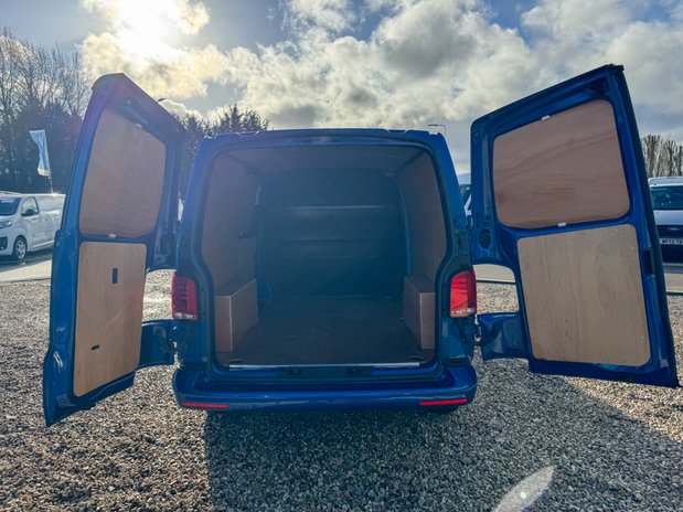 Volkswagen Transporter AUTO SWB L1H1 Low Roof Highline T28 Air 9