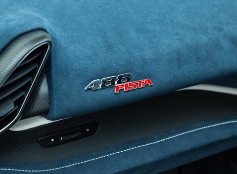 Ferrari 488 Pista 27