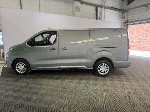 Vauxhall Vivaro 2.0 Vivaro F3100 Sportive S/S 4