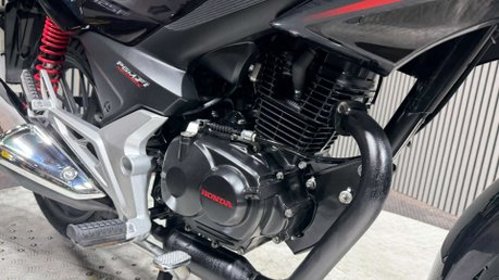 Honda CB GLR125 2018 ONLY 8K MOT OCTOBER 2027 125CC LEARNER BIKE 31