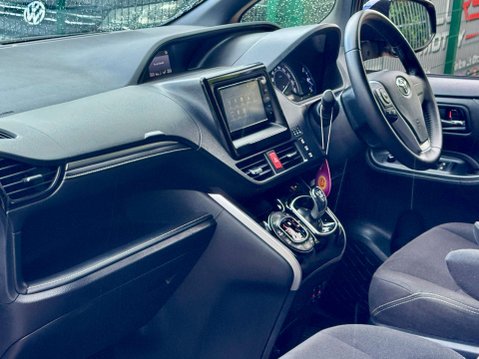 Toyota Esquire Hybrid 1.8 Hybrid Xi Edition 37