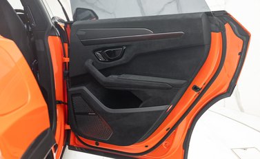 Lamborghini Urus PERFORMANTE 25