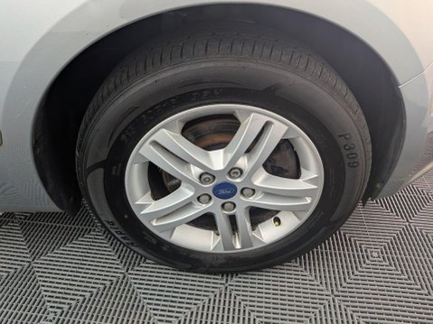 Ford Galaxy 1.6 TDCi Zetec Euro 5 (s/s) 5dr 23
