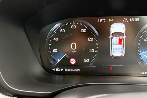 Volvo XC60 T5 R-DESIGN PRO AWD -ONE OWNER - 7 VOLVO SERVICES 37