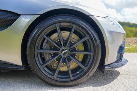 Aston Martin Vantage V8