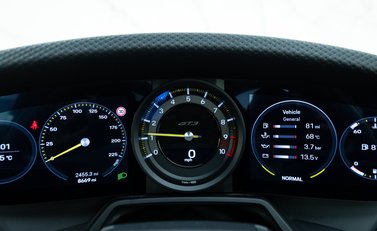 Porsche 911 GT3 Touring (992) 17