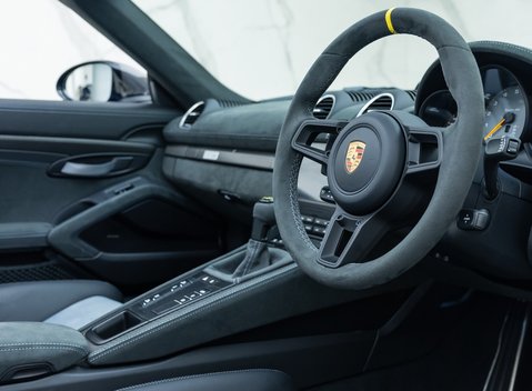 Porsche 718 Spyder RS 13