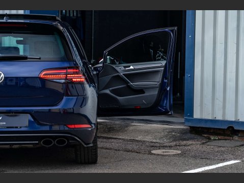 Volkswagen Golf 2.0 Golf R TSi Semi-Auto 4WD 5dr 8