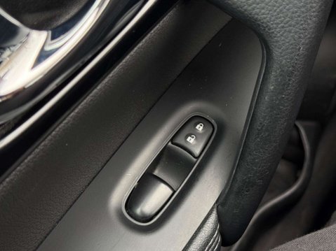 Nissan Qashqai 1.5 dCi Tekna 2WD Euro 5 (s/s) 5dr 70