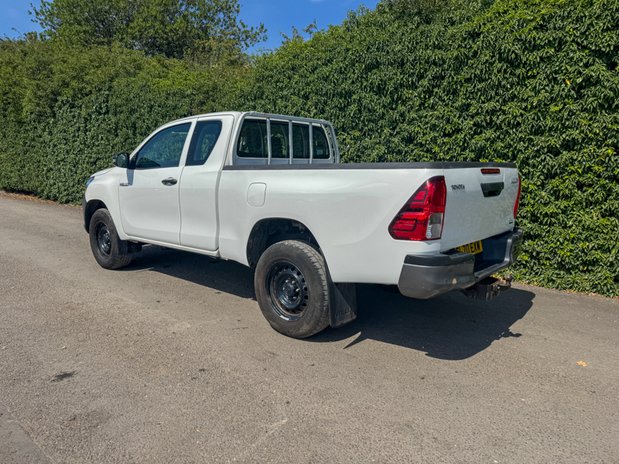 Toyota Hilux Active | 2.4 LT | Extended Cab | Tow Bar | Air Con | EURO 6 6