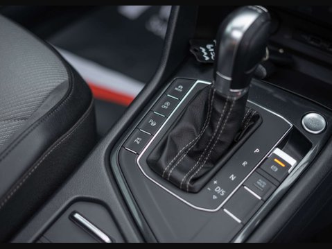 Volkswagen Tiguan 1.5 Tiguan R-Line TSi Evo Semi-Auto 5dr 32