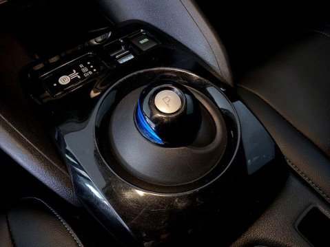 Nissan LEAF 59kWh e+ N-Connecta Hatchback 5dr Electric Auto (217 ps) Air Con - Alloys - 17