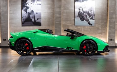 Lamborghini Huracan LP 640-4 EVO SPYDER 60th Anniversary Edition 3