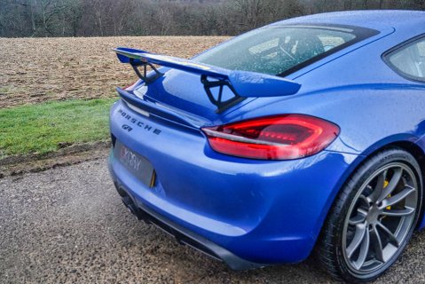 Porsche Cayman GT4 18