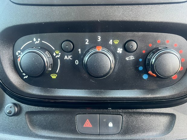 Vauxhall Vivaro LWB High Roof L2H2 120 Bi Turbo Air Con 1 Owner 31