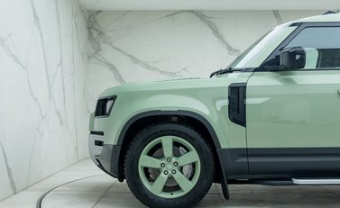 Land Rover Defender 110 D300 75TH LIMITED EDITION 34