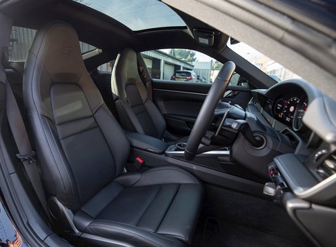 Porsche 911 Carrera 4S (992) 12