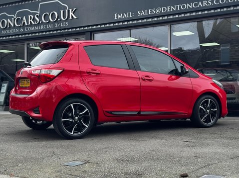 Toyota Yaris VVT-I DESIGN 22