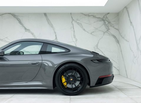 Porsche 911 Carrera GTS (992) 41