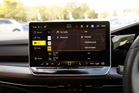Volkswagen Golf BLACK EDITION TSI 21