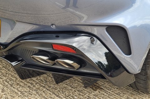 Aston Martin Vantage V8 25