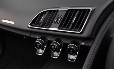 Audi R8 V10 Spyder 13