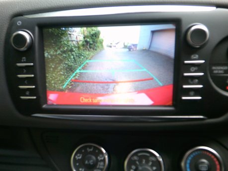 Toyota Yaris VVT-I ICON ONLY 7,000 MILES FROM NEW 14