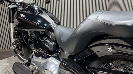 Harley-Davidson Softail 1690 FLS SLIM 2016 ONLY 9K 1 GENUINE OWNER STUNNING CRUISER 19