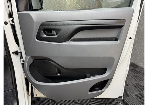 Vauxhall Vivaro 1.5 Turbo D 2700 Dynamic Panel Van 6dr Diesel Manual L1 H1 Euro 6 (s/s) (10 28