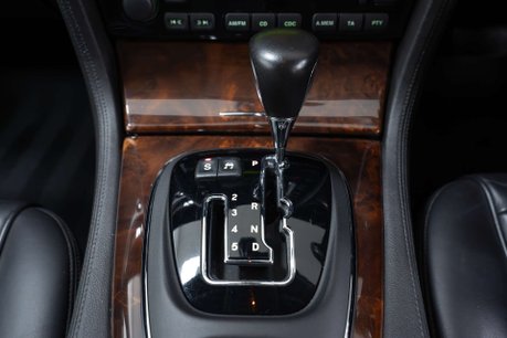 Jaguar XJ 3.0 XJ Sovereign V6 Auto 4dr 27