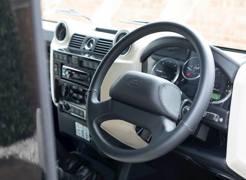Land Rover Defender 90 Autobiography Edition 11