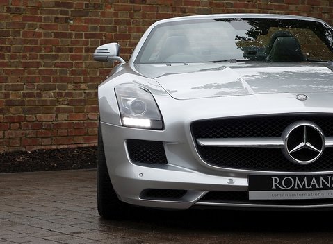 Mercedes-Benz SLS AMG Roadster 11