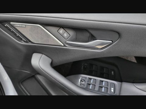 Jaguar I-Pace SE 24