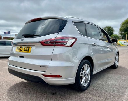 Ford S-Max 2.5 S-Max Titanium HEV CVT 5dr 77