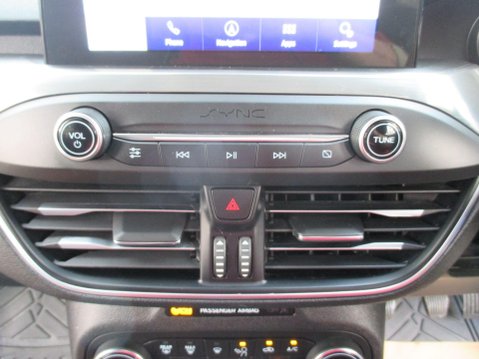 Ford Focus 1.0T EcoBoost Titanium Euro 6 (s/s) 5dr 21