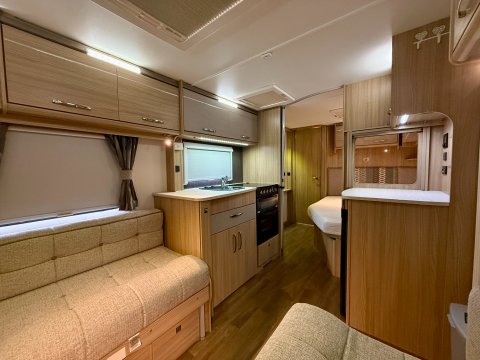 Coachman Vision 560 27