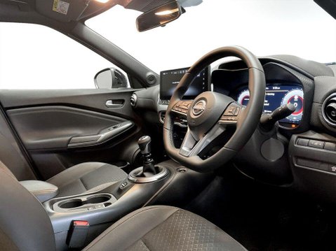 Nissan Juke 1.0 DIG-T N-Connecta SUV 5dr Petrol Manual Euro 6 (s/s) (114 ps) Air Con - 23