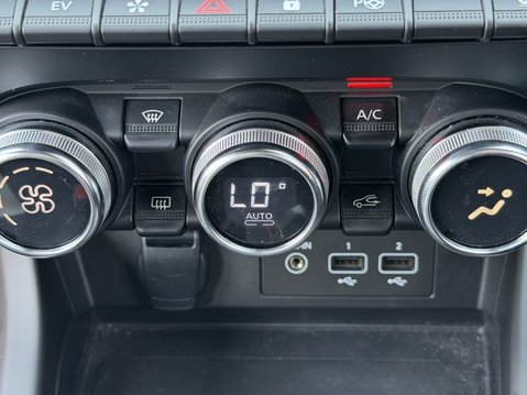 Renault Arkana 1.6 E-TECH Hybrid 145 R.S. Line 5dr Auto 27