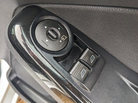 Ford Fiesta TITANIUM 21