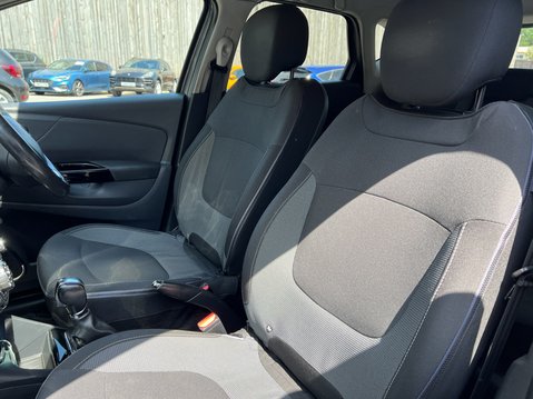 Renault Captur 1.5 dCi ENERGY Dynamique S Nav SUV 5dr Diesel Auto Euro 6 (s/s) (90 ps) 18