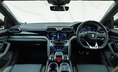 Lamborghini Urus 14