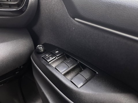 Toyota Yaris DESIGN FHEV 31