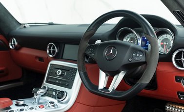 Mercedes-Benz SLS AMG 13