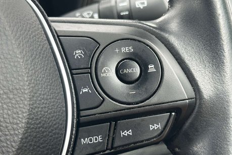 Toyota Corolla 2.0 VVT-h Icon Hatchback 5dr Petrol Hybrid CVT Euro 6 (s/s) (196 ps) 26
