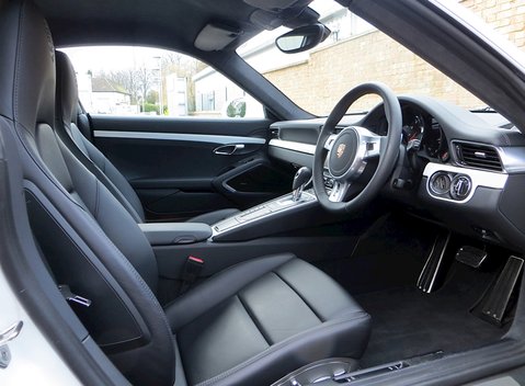 Porsche 911 (991) Martini Racing Edition 18