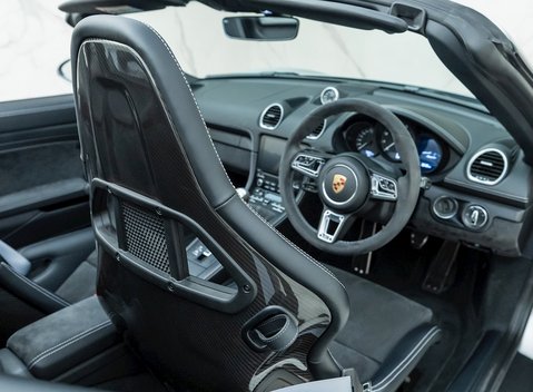 Porsche 718 Boxster Spyder 15