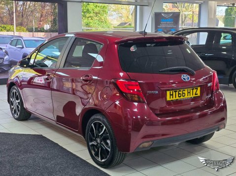 Toyota Yaris 1.5 VVT-h Design E-CVT Euro 6 5dr 5