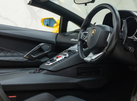 Lamborghini Aventador LP 700-4 ROADSTER 16