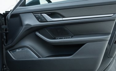 Porsche Taycan Turbo S Sport Turismo 27